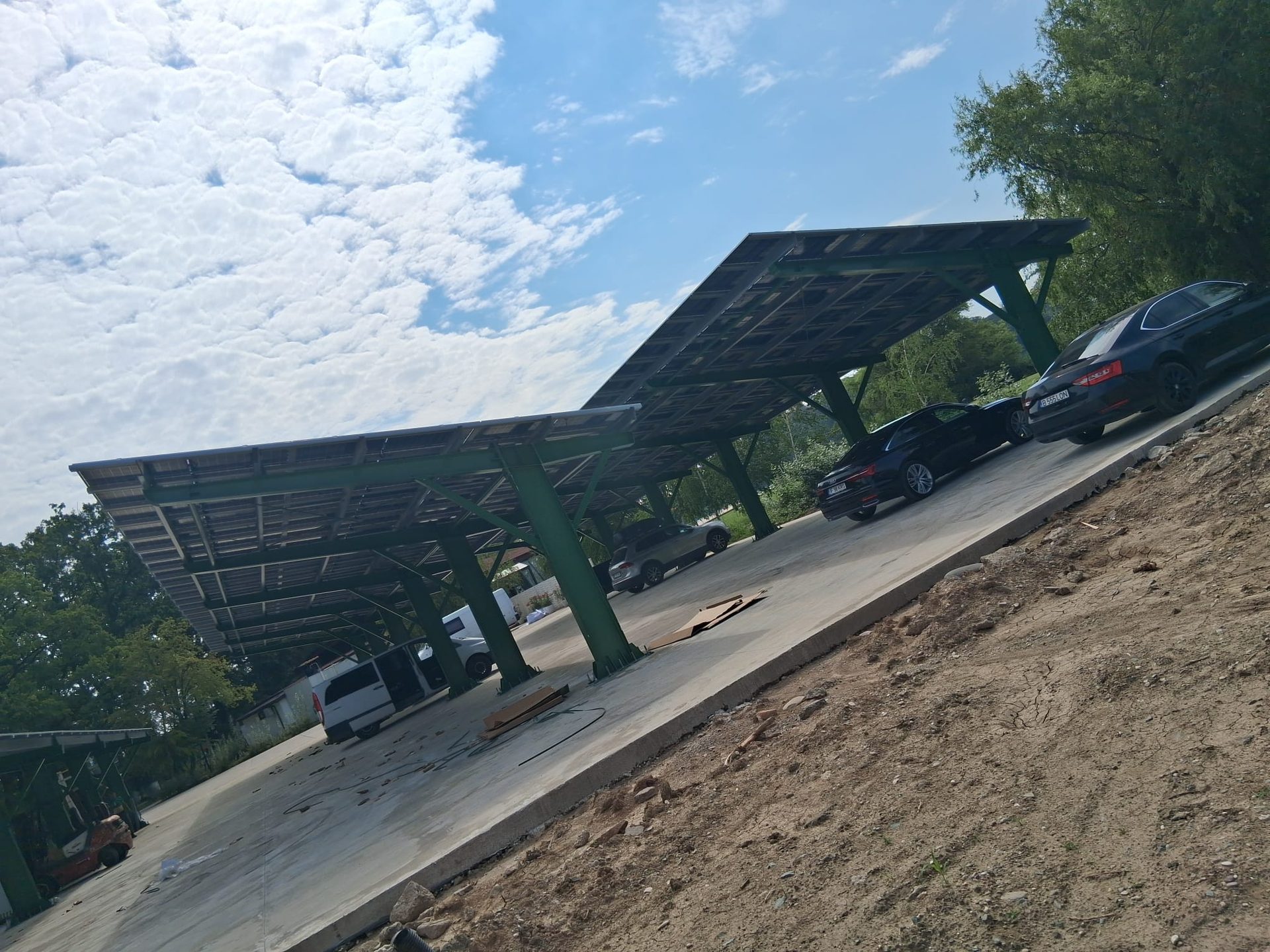 Parcare acoperită pentru firme – carport comercial