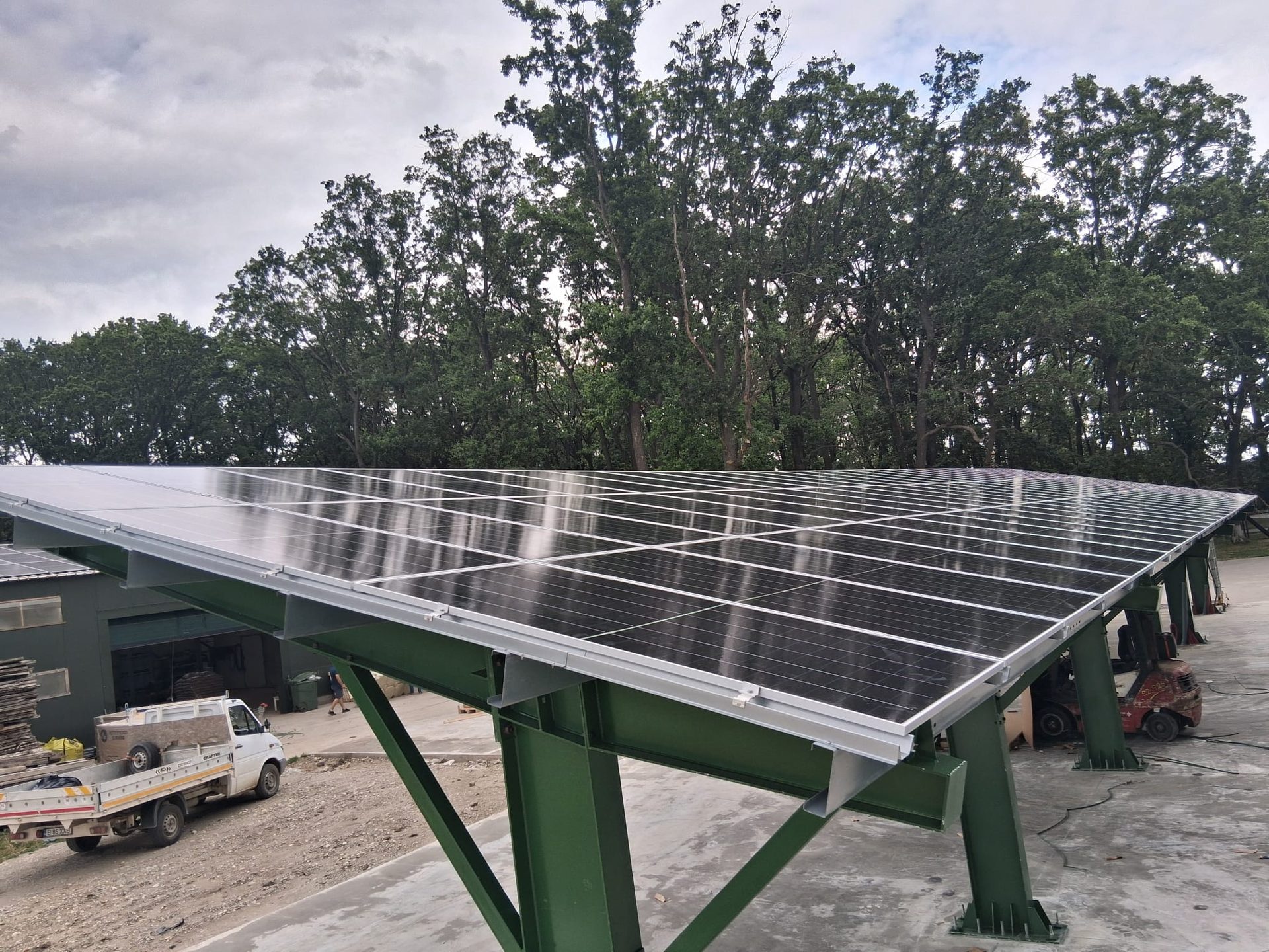 Carport fotovoltaic – panouri solare integrate